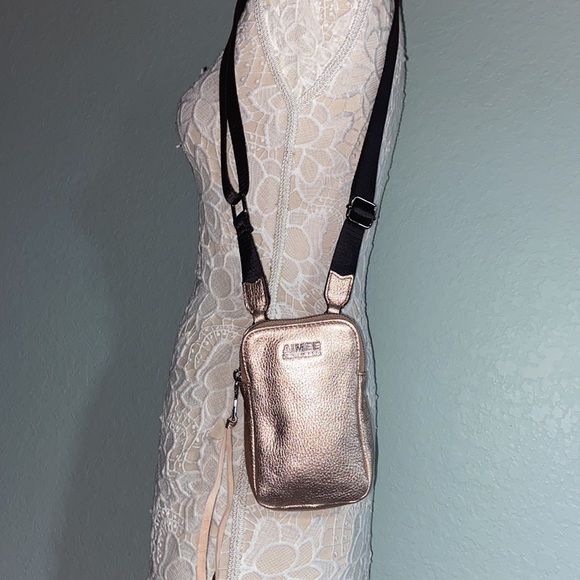 Nwot Aimee Kestenberg “Just Saying” Rose Gold Metallic Leather Crossbody - Picture 3 of 11